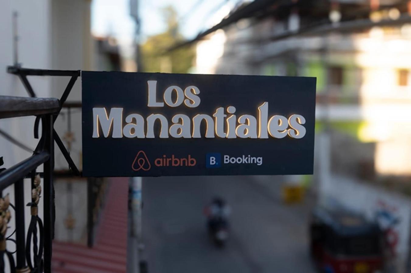 Hotel Los Manantiales Panajachel Exterior photo